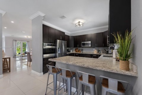 Casa en venta en Cutler Bay, Florida, 4 dormitorios, 286.88 m2 № 2058294 - foto 11