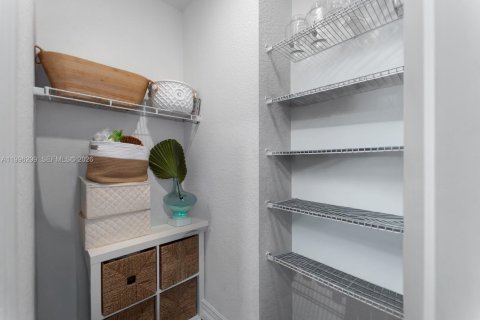 Casa en venta en Cutler Bay, Florida, 4 dormitorios, 286.88 m2 № 2058294 - foto 21