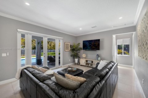 Casa en venta en Cutler Bay, Florida, 4 dormitorios, 286.88 m2 № 2058294 - foto 17