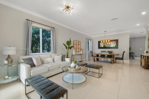 Casa en venta en Cutler Bay, Florida, 4 dormitorios, 286.88 m2 № 2058294 - foto 7