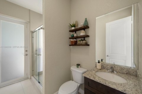 Casa en venta en Cutler Bay, Florida, 4 dormitorios, 286.88 m2 № 2058294 - foto 19