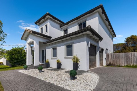 Casa en venta en Cutler Bay, Florida, 4 dormitorios, 286.88 m2 № 2058294 - foto 4