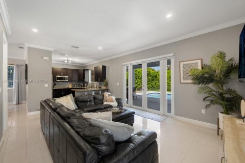 Casa en venta en Cutler Bay, Florida, 4 dormitorios, 286.88 m2 № 2058294 - foto 16