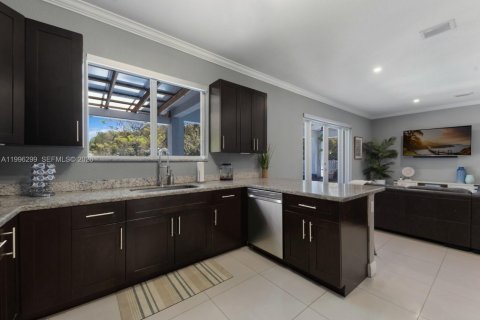 Casa en venta en Cutler Bay, Florida, 4 dormitorios, 286.88 m2 № 2058294 - foto 15