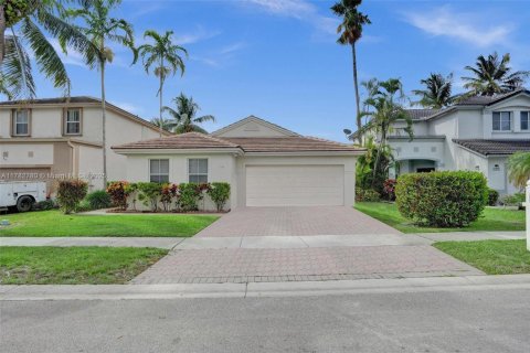 House in Plantation, Florida 3 bedrooms, 162.76 sq.m. № 1713347 - photo 1