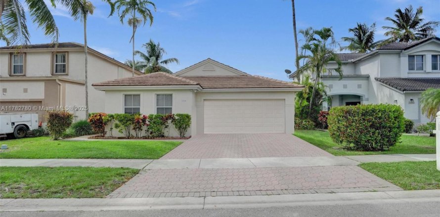 House in Plantation, Florida 3 bedrooms, 162.76 sq.m. № 1713347