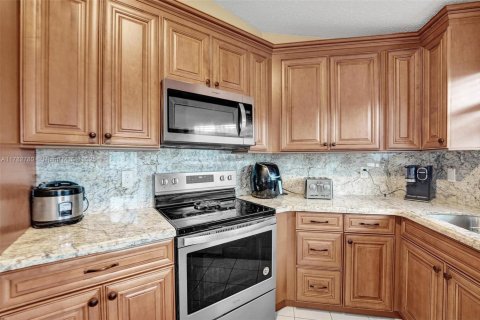 House in Plantation, Florida 3 bedrooms, 162.76 sq.m. № 1713347 - photo 12