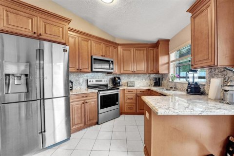 House in Plantation, Florida 3 bedrooms, 162.76 sq.m. № 1713347 - photo 15