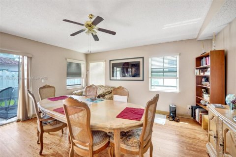 House in Plantation, Florida 3 bedrooms, 162.76 sq.m. № 1713347 - photo 8