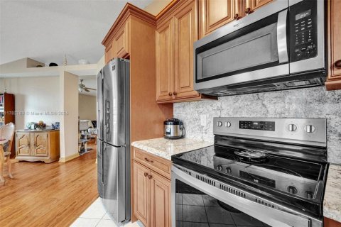 House in Plantation, Florida 3 bedrooms, 162.76 sq.m. № 1713347 - photo 14