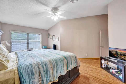 House in Plantation, Florida 3 bedrooms, 162.76 sq.m. № 1713347 - photo 17