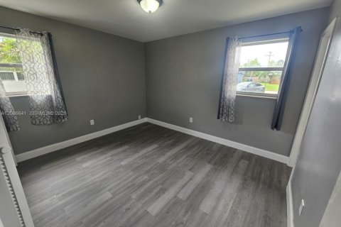 Villa ou maison à vendre à Lauderhill, Floride: 5 chambres, 132.85 m2 № 2390178 - photo 16
