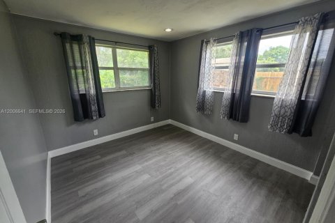 Villa ou maison à vendre à Lauderhill, Floride: 5 chambres, 132.85 m2 № 2390178 - photo 18