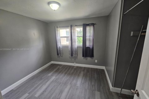 Villa ou maison à vendre à Lauderhill, Floride: 5 chambres, 132.85 m2 № 2390178 - photo 15