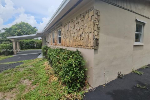 Villa ou maison à vendre à Lauderhill, Floride: 5 chambres, 132.85 m2 № 2390178 - photo 28