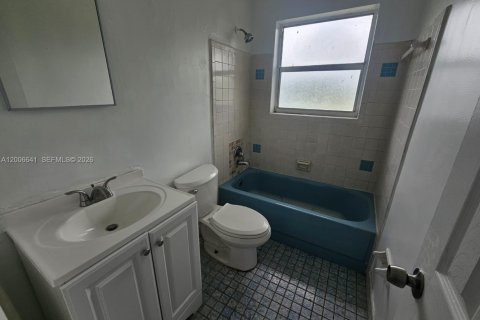 Villa ou maison à vendre à Lauderhill, Floride: 5 chambres, 132.85 m2 № 2390178 - photo 9