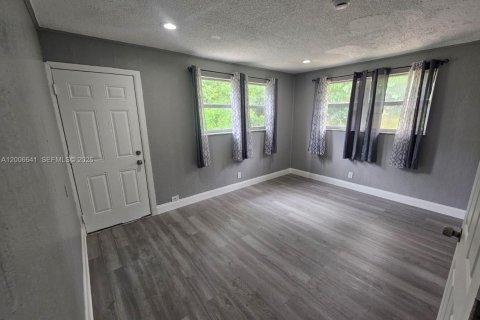 Villa ou maison à vendre à Lauderhill, Floride: 5 chambres, 132.85 m2 № 2390178 - photo 10