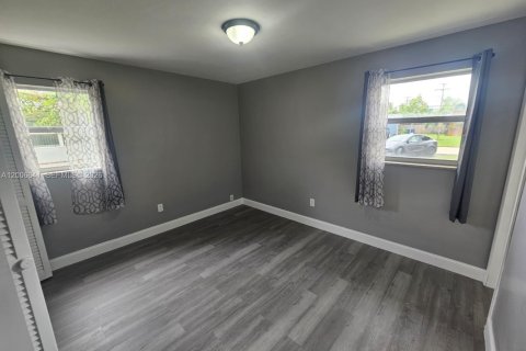 Villa ou maison à vendre à Lauderhill, Floride: 5 chambres, 132.85 m2 № 2390178 - photo 14