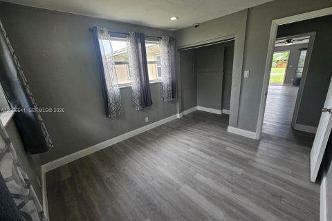 Villa ou maison à vendre à Lauderhill, Floride: 5 chambres, 132.85 m2 № 2390178 - photo 11