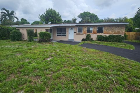 Villa ou maison à vendre à Lauderhill, Floride: 5 chambres, 132.85 m2 № 2390178 - photo 2