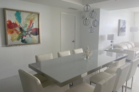 Снять в аренду кондоминиум в Санни-Айлс-Бич, Флорида 2 спальни, 152.64м2, № 1939550 - фото 7