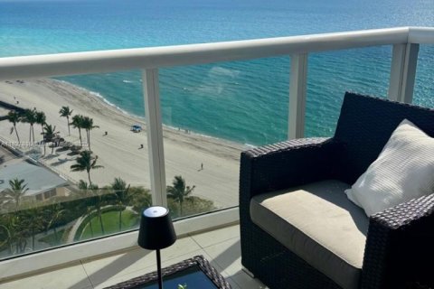 Снять в аренду кондоминиум в Санни-Айлс-Бич, Флорида 2 спальни, 152.64м2, № 1939550 - фото 2