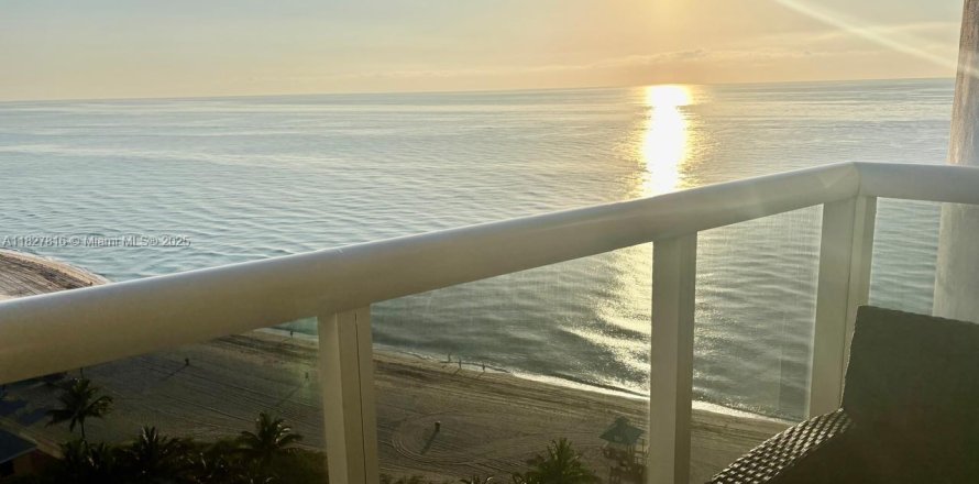 Кондоминиум с 2 спальнями в Санни-Айлс-Бич, Флорида № 1939550