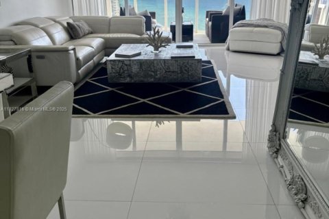 Снять в аренду кондоминиум в Санни-Айлс-Бич, Флорида 2 спальни, 152.64м2, № 1939550 - фото 3