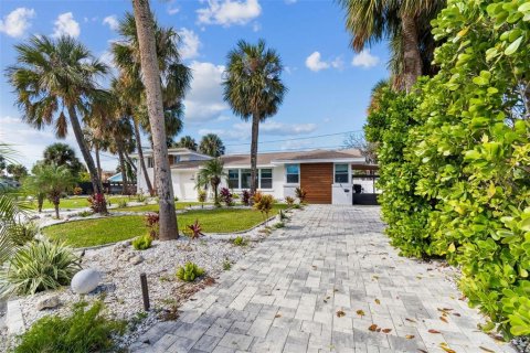 Casa en venta en Clearwater, Florida, 4 dormitorios, 160.07 m2 № 2211316 - foto 3