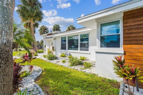Casa en venta en Clearwater, Florida, 4 dormitorios, 160.07 m2 № 2211316 - foto 9