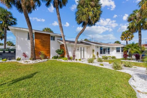 Casa en venta en Clearwater, Florida, 4 dormitorios, 160.07 m2 № 2211316 - foto 4