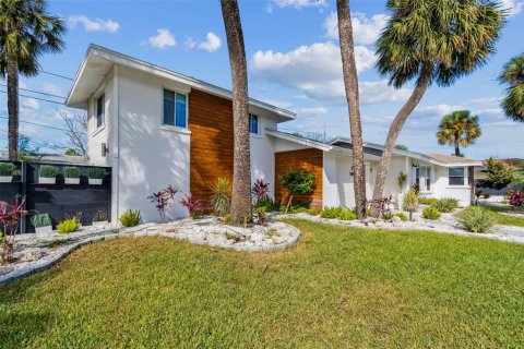 Casa en venta en Clearwater, Florida, 4 dormitorios, 160.07 m2 № 2211316 - foto 6