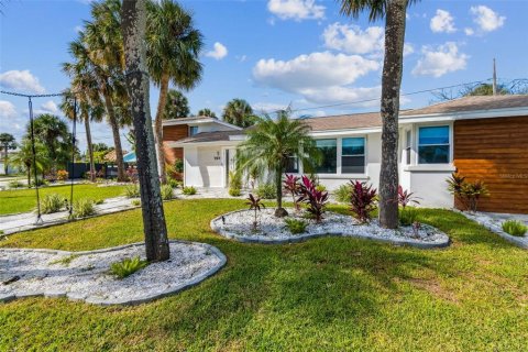 Casa en venta en Clearwater, Florida, 4 dormitorios, 160.07 m2 № 2211316 - foto 8