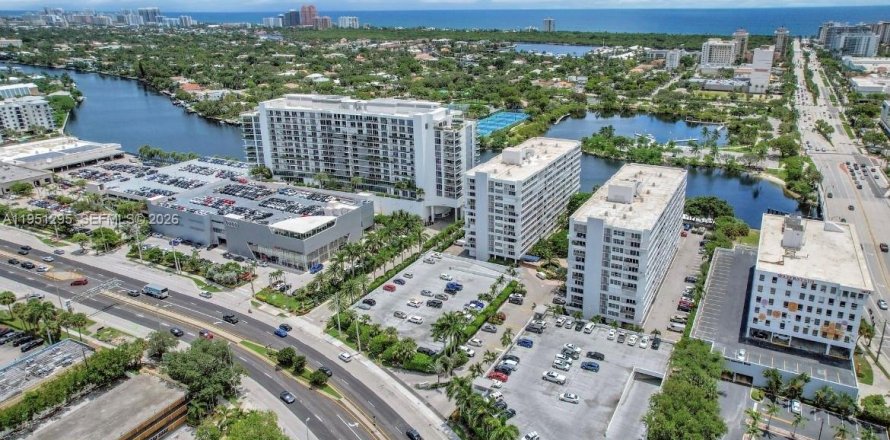 Condominio en Fort Lauderdale, Florida, 2 dormitorios  № 2007282
