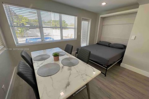 House in Hollywood, Florida 1 bedroom, 83.61 sq.m. № 2003306 - photo 7