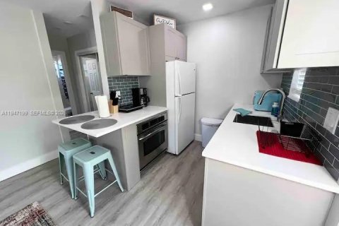 House in Hollywood, Florida 1 bedroom, 83.61 sq.m. № 2003306 - photo 16