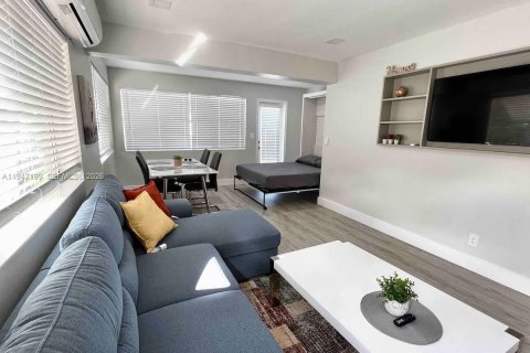 House in Hollywood, Florida 1 bedroom, 83.61 sq.m. № 2003306 - photo 5