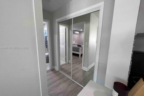 House in Hollywood, Florida 1 bedroom, 83.61 sq.m. № 2003306 - photo 17