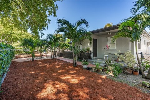 House in Hollywood, Florida 1 bedroom, 83.61 sq.m. № 2003306 - photo 27