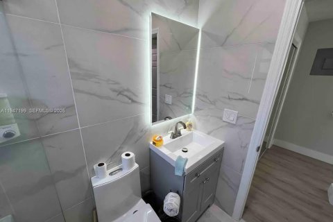 House in Hollywood, Florida 1 bedroom, 83.61 sq.m. № 2003306 - photo 20