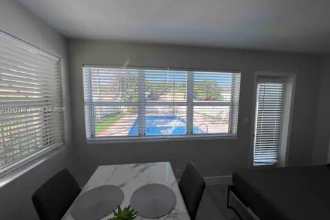 House in Hollywood, Florida 1 bedroom, 83.61 sq.m. № 2003306 - photo 8