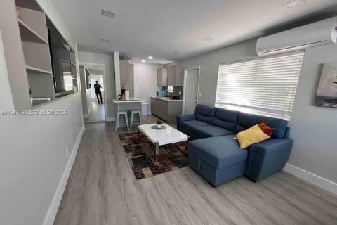 House in Hollywood, Florida 1 bedroom, 83.61 sq.m. № 2003306 - photo 11