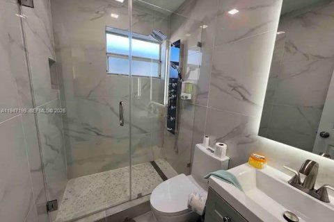 House in Hollywood, Florida 1 bedroom, 83.61 sq.m. № 2003306 - photo 19
