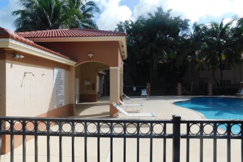 Condo in West Palm Beach, Florida, 2 bedrooms  № 2169669 - photo 12