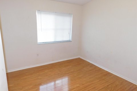 Condo in West Palm Beach, Florida, 2 bedrooms  № 2169669 - photo 9