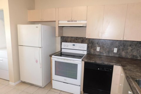 Condo in West Palm Beach, Florida, 2 bedrooms  № 2169669 - photo 3