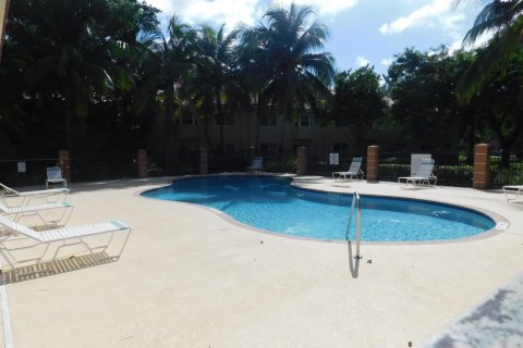 Condo in West Palm Beach, Florida, 2 bedrooms  № 2169669 - photo 11