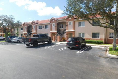 Condo in West Palm Beach, Florida, 2 bedrooms  № 2169669 - photo 13