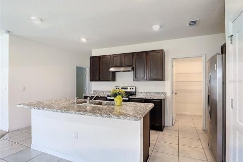 House in Davenport, Florida 5 bedrooms, 234.3 sq.m. № 1813100 - photo 5