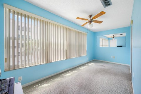 Condo in Saint Petersburg, Florida, 2 bedrooms  № 1363411 - photo 13